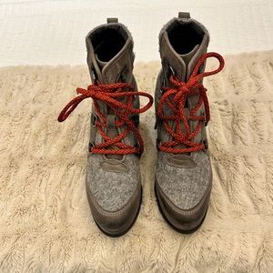 Sorel Blake Lace Felt Booties Size 8.5 Excellent Condition Quarry